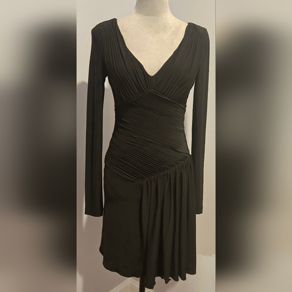 Ted Baker London (TB1) LBD black micro pleated long sleeve v-neck dress sz 2
